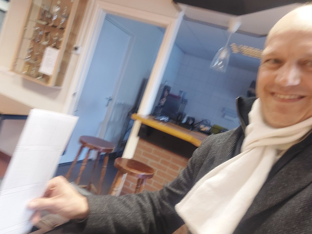 SebastiaanR82's tweet photo. Vandaag vieren we het feest van de democratie! Ga stemmen! En een klein advies😊: stem ChristenUnie! https://t.co/0SoNJRfYKu