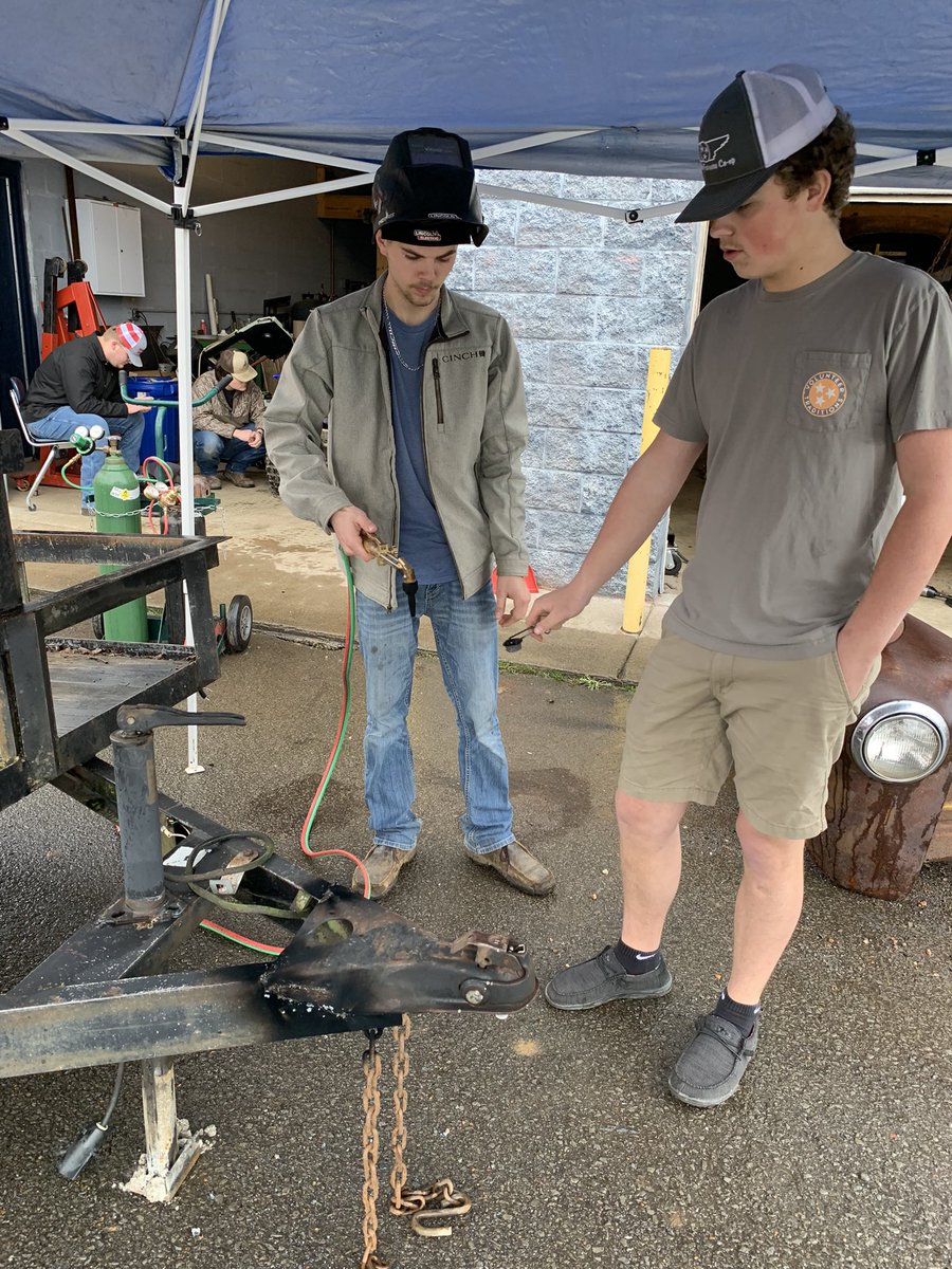 Fixing trailers &amp; building sets for the play this morning! <a href="/raylecomte/">Ray Lecomte</a> <a href="/DCS_TN/">Dickson Co Schools</a> <a href="/DLWeeks83/">Danny L. Weeks, Ed.D.</a> <a href="/creekwoodhs/">Creek Wood HS</a> <a href="/CWWelders/">Creek Wood Welders</a> <a href="/cdubbballcoach/">cdubbballcoach</a>