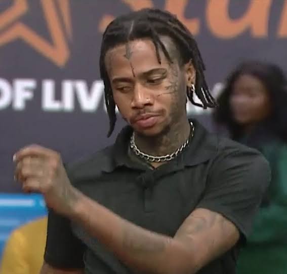 Just when you think of hyping your fav then you end up forgetting their name and end up tweeting about our president Themba 
THE MONEY IS GHOSTED #BBMzansi #ThembaBroly𓃵