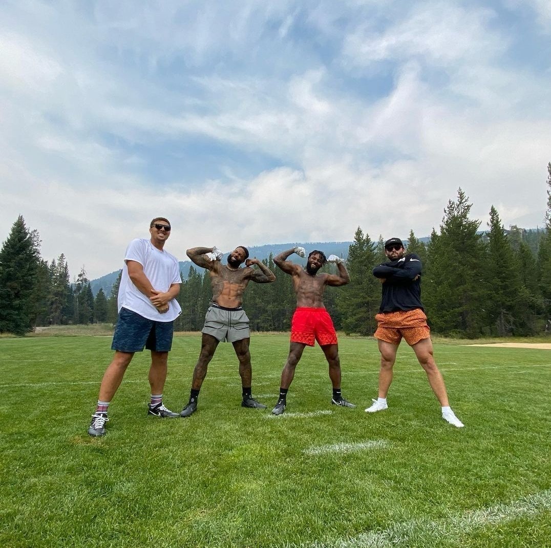H_Grove's tweet photo. This was taken  just before the 2021 Browns season. 

Boy, how things change. 

N(ot) F(or) L(ong). https://t.co/kDP83xxx5t