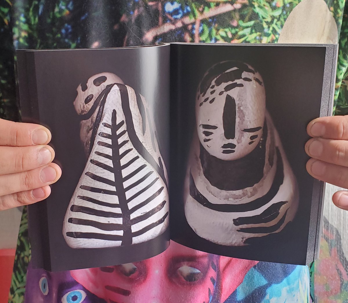 A little thank you to the community and friends here on twitter! Giving away one copy of my sculpture book! 
Like ✅
Retweet♻️
Thanks for sharing and supporting my work! ❤️
Ill pick the winner friday.