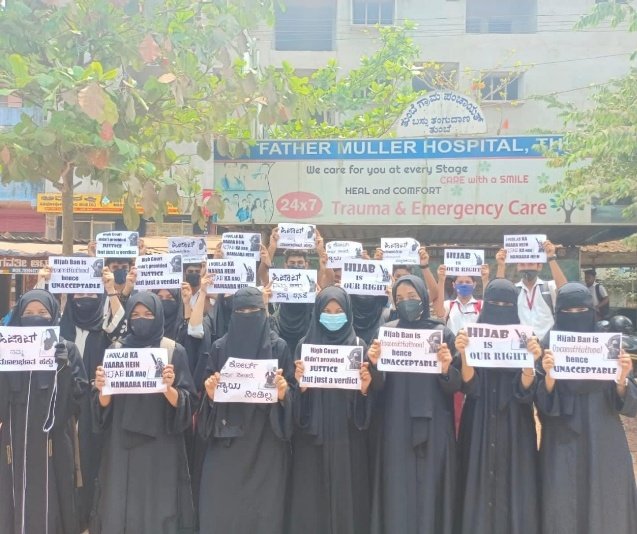 hijab_movement's tweet photo. 16 March 2022
Students stood solidarity, boycotted classes and protested against the verdict in BA, College Thumbay, Bantwal
#HijabMovement
#KarnatakaBandh
#Boycottclasses https://t.co/uGcpq11JxJ
