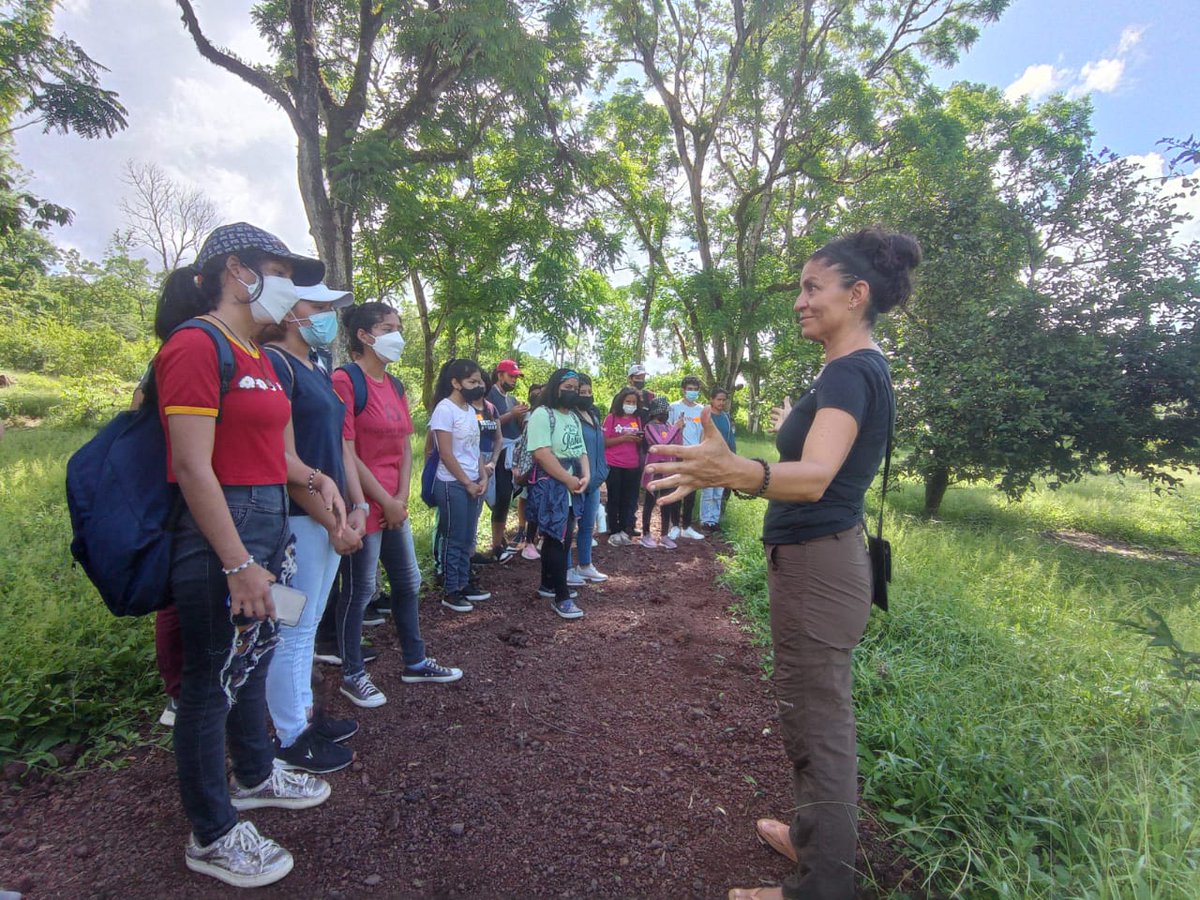FrenteInsularR1's tweet photo. @FrenteInsularR1 compartió actividades con 41 jóvenes del #ProgramaVacacional #INTEGRARTE
Conocieron las instalaciones ecológicas y autosustentables Montemar, el Huerto Común y el aporte que éstos dan para la comunidad y el ambiente
@Mas_Galapagos
@FundacionEsquel @GIZEcuador https://t.co/dFHDmd0L7o
