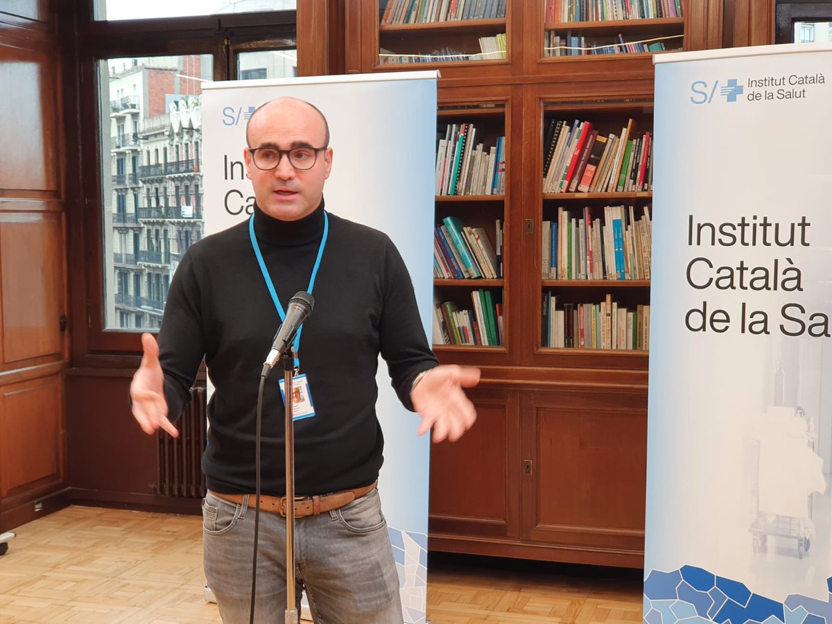 primariaicscat's tweet photo. "Volem tenir més presència a les universitat catalanes, amb departaments propis de Medicina i Infermeria de Família i Comunitària, perquè integrin els valor de l'atenció primària durant tota la carrera i després escullin la nostra especialitat": @YosebaCanovas #CAPSantJoan https://t.co/RXoalQw8fk