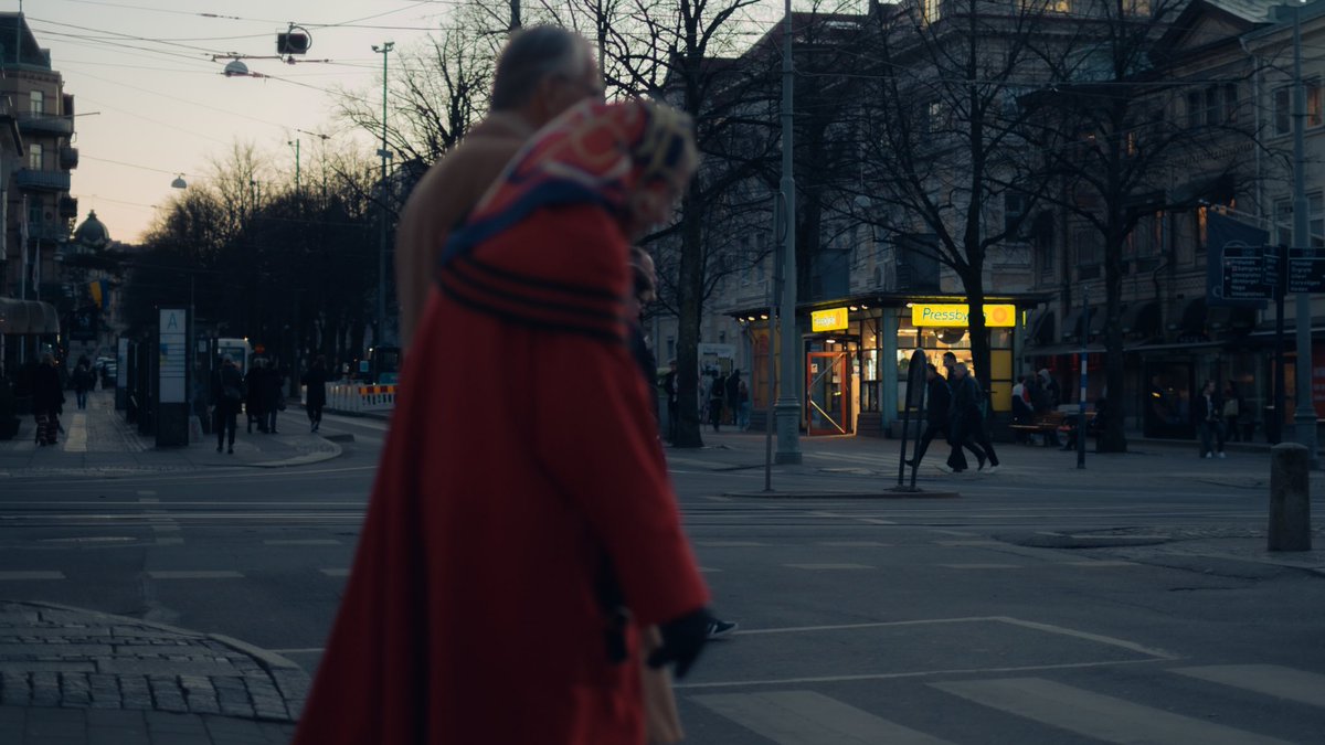 Madame Red 
#streetphotography