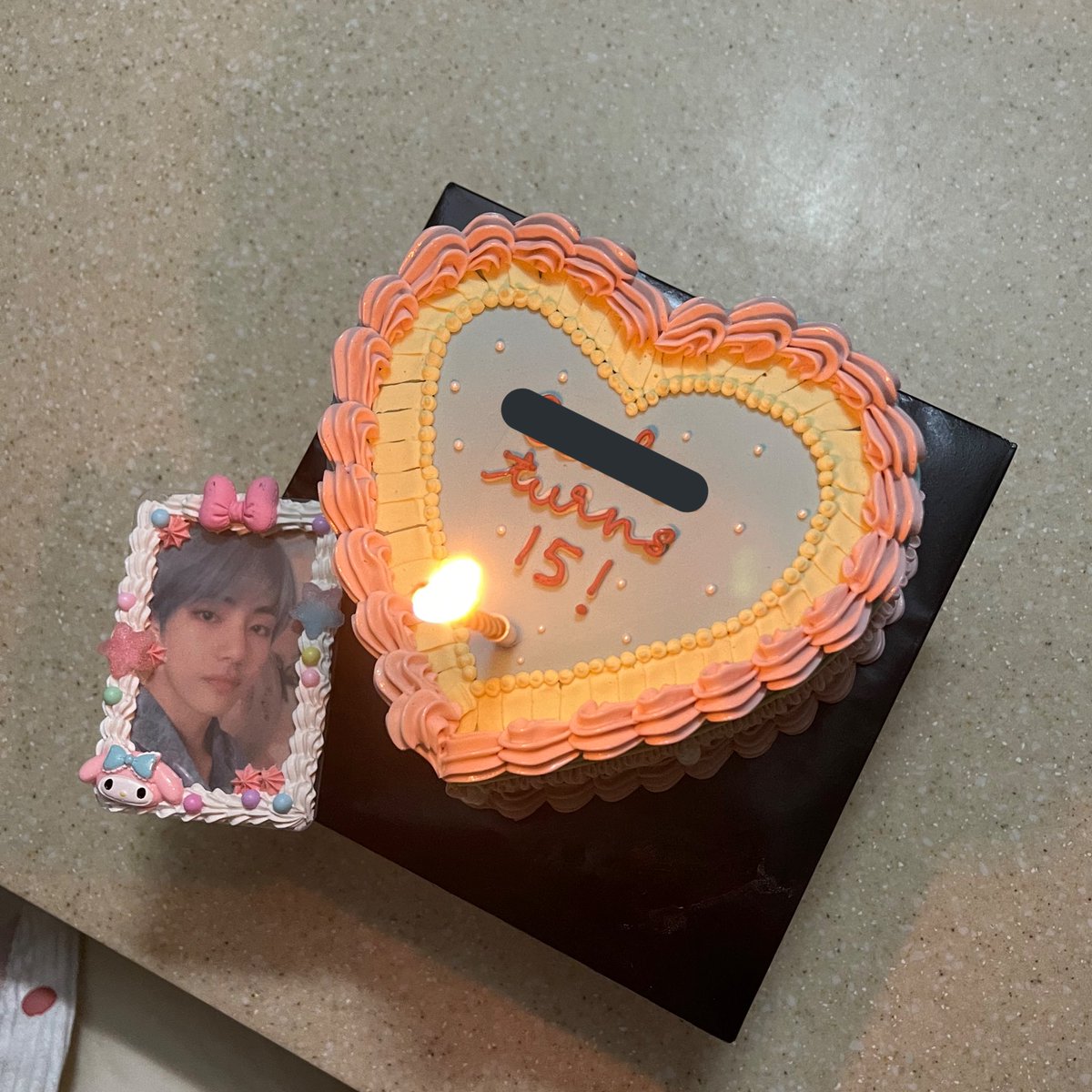 soobnthv's tweet photo. TAEHYUNG MATCHING WITH MY CAKE https://t.co/OAWk9d9sls