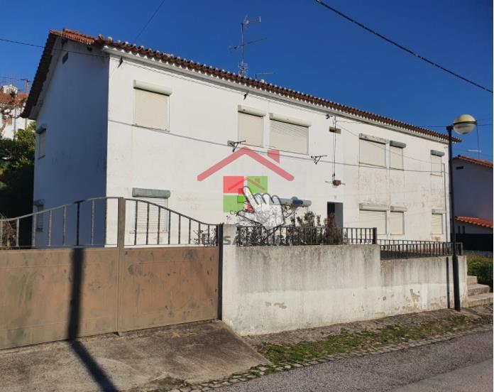CasaClick3's tweet image. ❗️Apartamento T3❗️
📍Constância
🛏 O imóvel é composto por sala com kitchenette, 3 quartos, 1 instalação sanitária e logradouro com 132 m2. 
📞 Se precisar de mais informações pode enviar mensagem direta ou ligar para o nosso número!