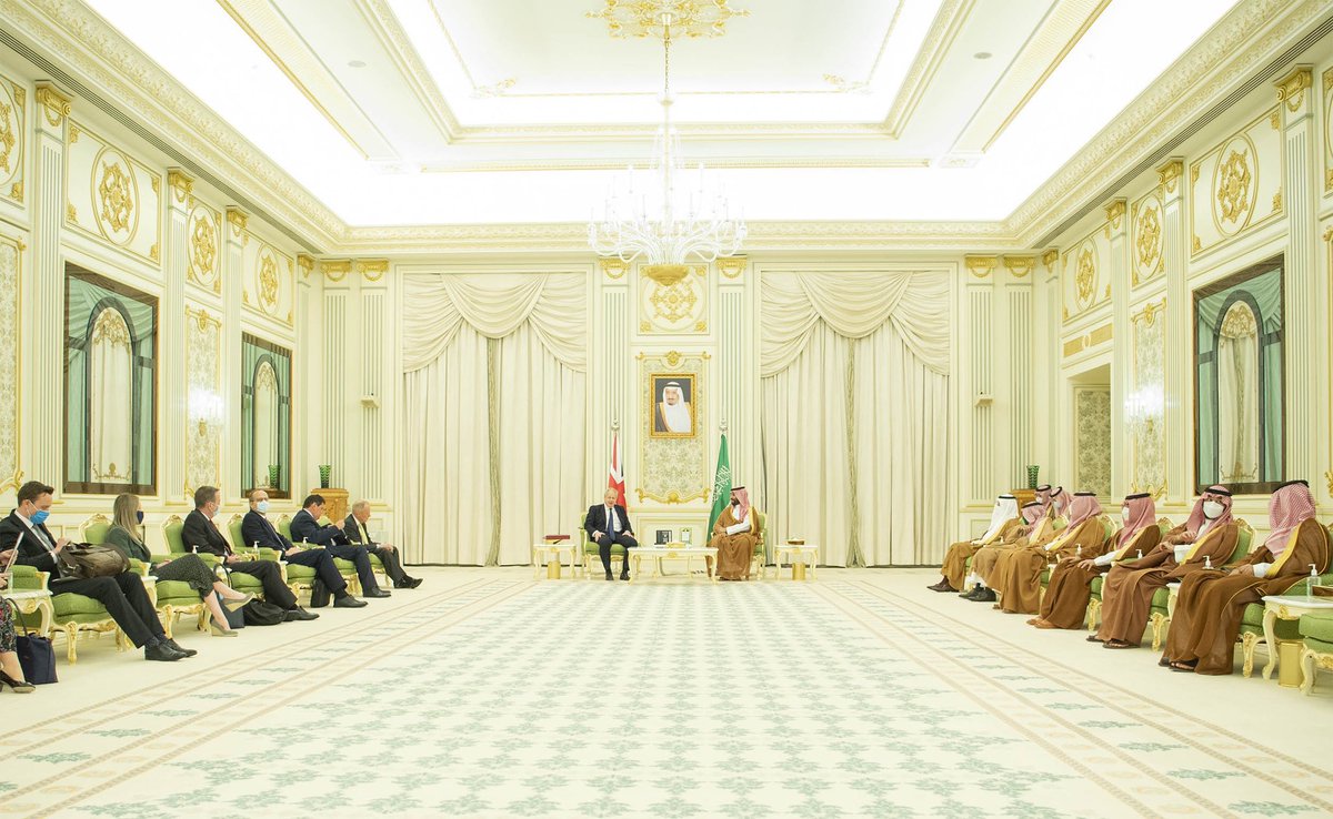HRHMBNSALMAAN's tweet photo. سمو سيدي #ولي_العهد ورئيس وزراء #بريطانيا يعقدان جلسة مباحثات رسمية تناولت علاقات الصداقة والتعاون الثنائي بين البلدين بمختلف المجالات وفرص تطويرها والقضايا الإقليمية والدولية ذات الاهتمام المشترك والجهود المبذولة بشأنها بمافيها تطورات الأوضاع في #أوكرانيا
#بوريس_جونسون_في_الرياض https://t.co/LjYDytshRm