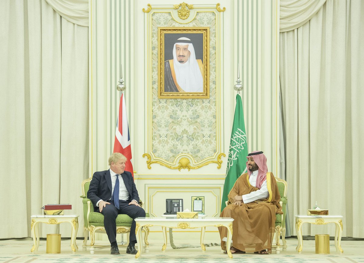 HRHMBNSALMAAN's tweet photo. سمو سيدي #ولي_العهد ورئيس وزراء #بريطانيا يعقدان جلسة مباحثات رسمية تناولت علاقات الصداقة والتعاون الثنائي بين البلدين بمختلف المجالات وفرص تطويرها والقضايا الإقليمية والدولية ذات الاهتمام المشترك والجهود المبذولة بشأنها بمافيها تطورات الأوضاع في #أوكرانيا
#بوريس_جونسون_في_الرياض https://t.co/LjYDytshRm