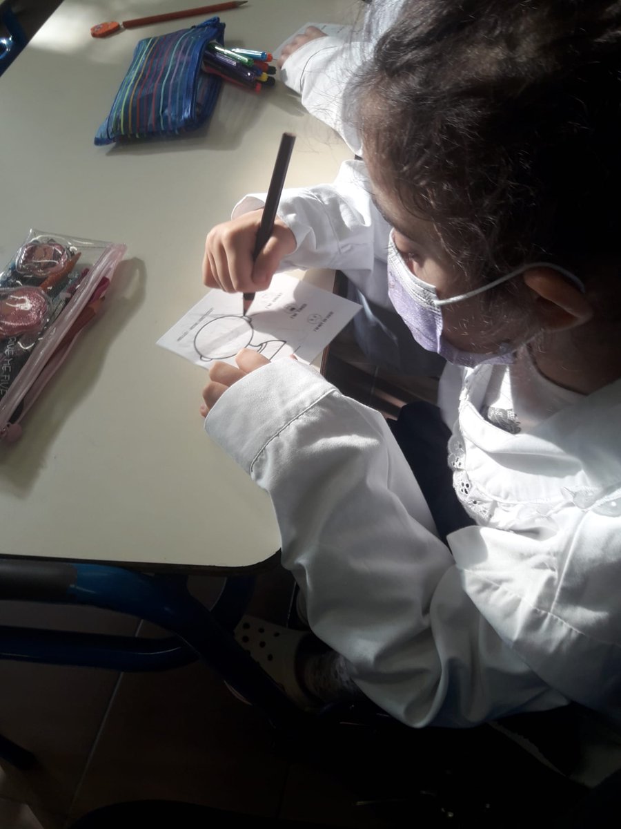 arabelacecilia's tweet image. La asistente de Aurora nos mandó fotos de ella en la clase y ahí la ven, toda felíz ella ♥️♥️♥️