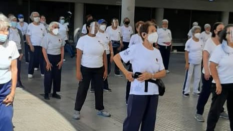 Chacao's tweet photo. #16Mar Así se ejercitó la #JuventudProlongada este #15Mar en las plazas Bolívar con #BailetFit, Los Palos Grandes con #FitCombat y en la Cancha Látigo Chávez con #Yoga.
Gracias a los servidores de #DesarrolloSocial por cuidar a diario de nuestros adultos mayores.
@duquegustavoS https://t.co/oqM1seBYhP
