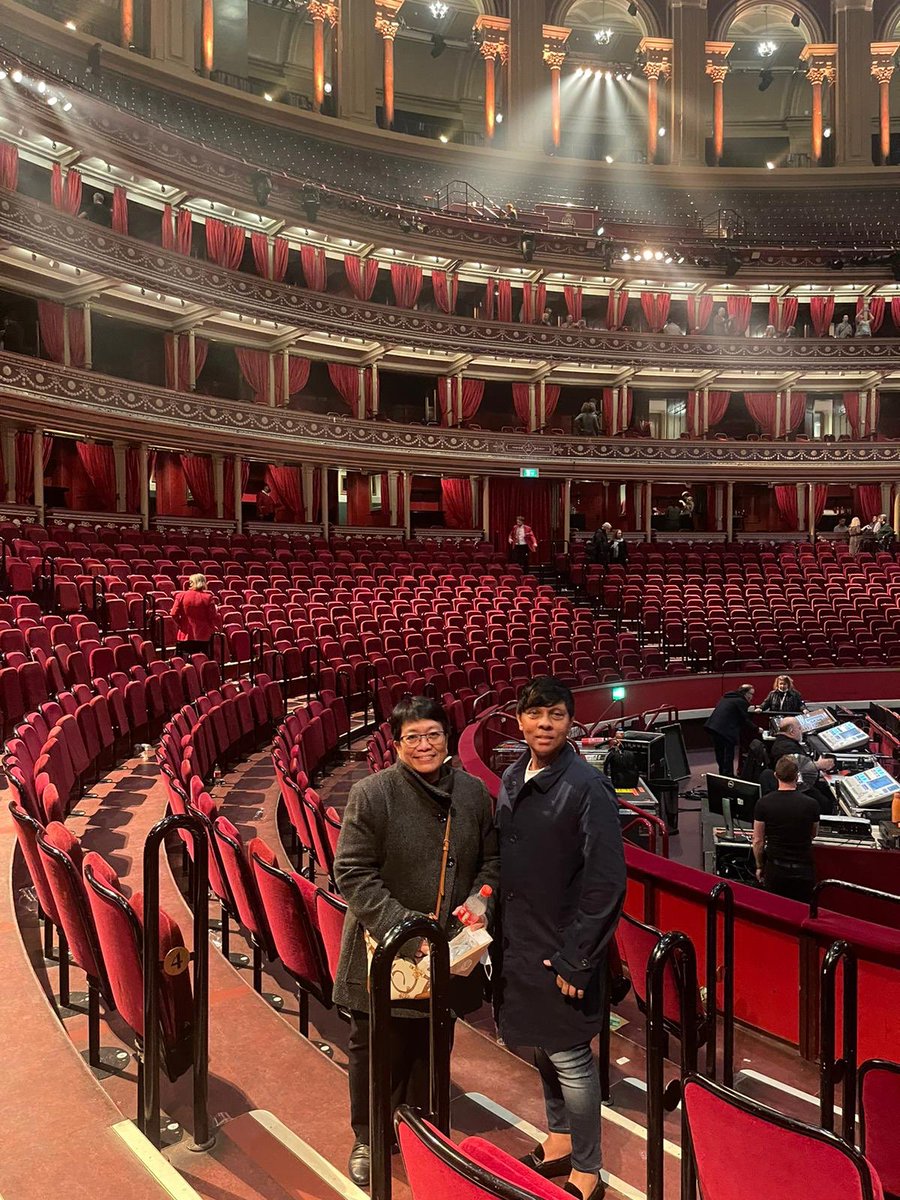 Top Hat Foundation tweet media