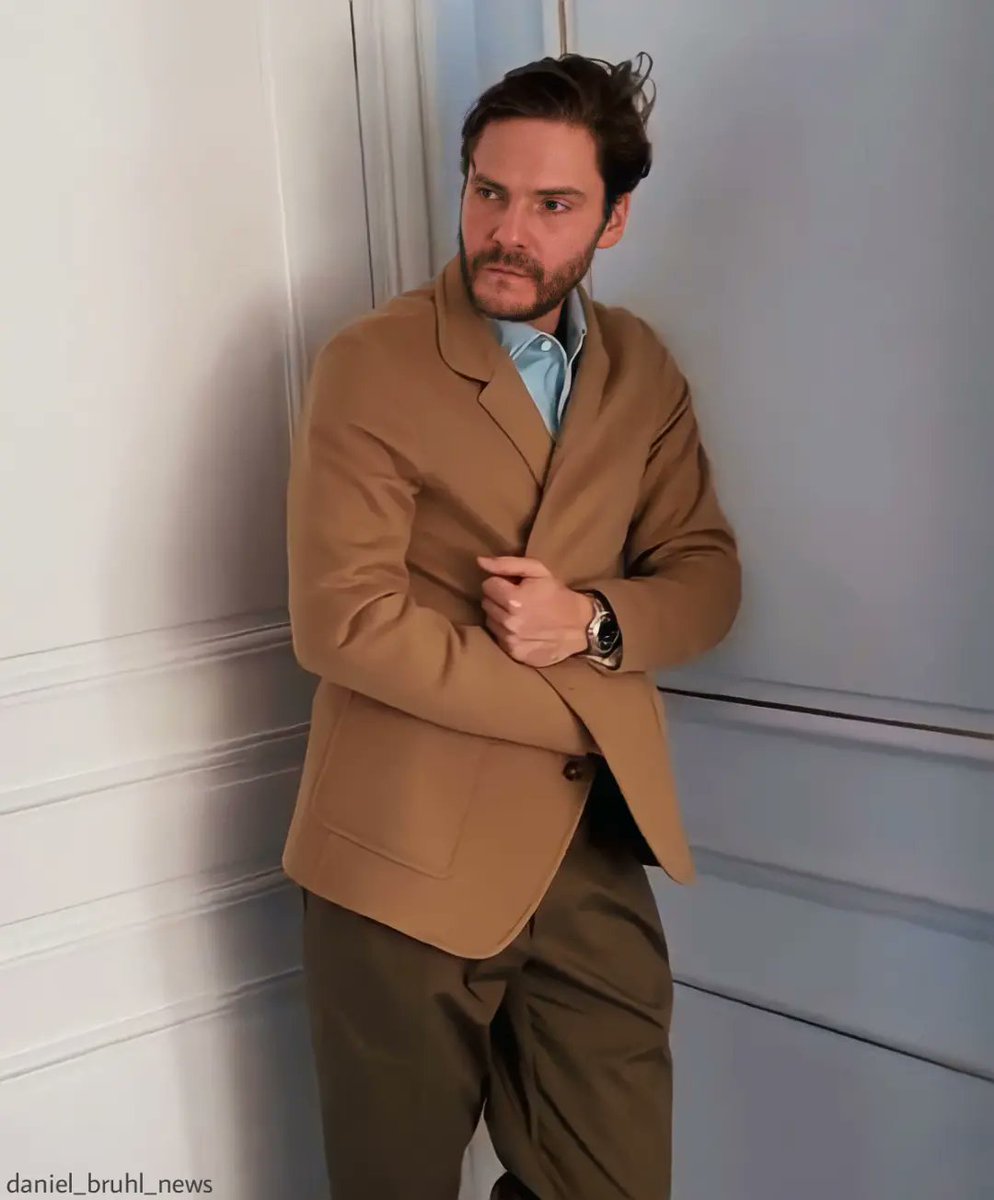 My screenshots from BTS vid clip of new photoshoot. #DanielBrühl 
Vid src: anoushabrar IG