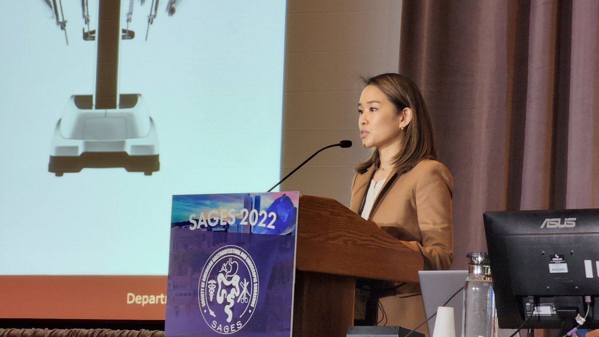 Britta Han presenting her research on robotic simulation labs at #SAGES2022.  <a href="/WashUSurgery/">WashU Medicine Department of Surgery</a> <a href="/WashUSurgRes/">General Surgery Residency at WashU Medicine</a> <a href="/SAGES_Updates/">SAGES is in Tampa in 2026!</a>