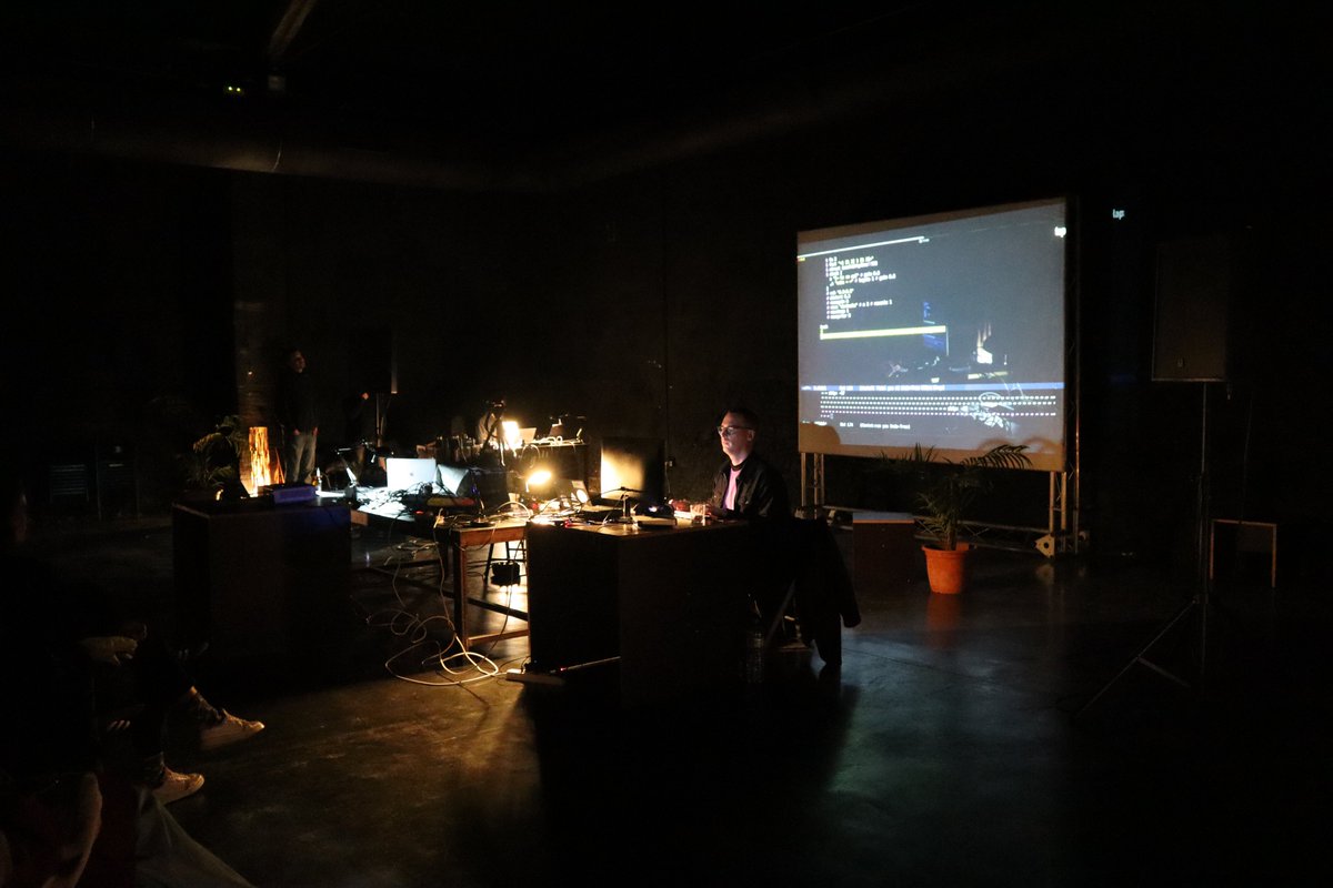 Hangar.org tweet media