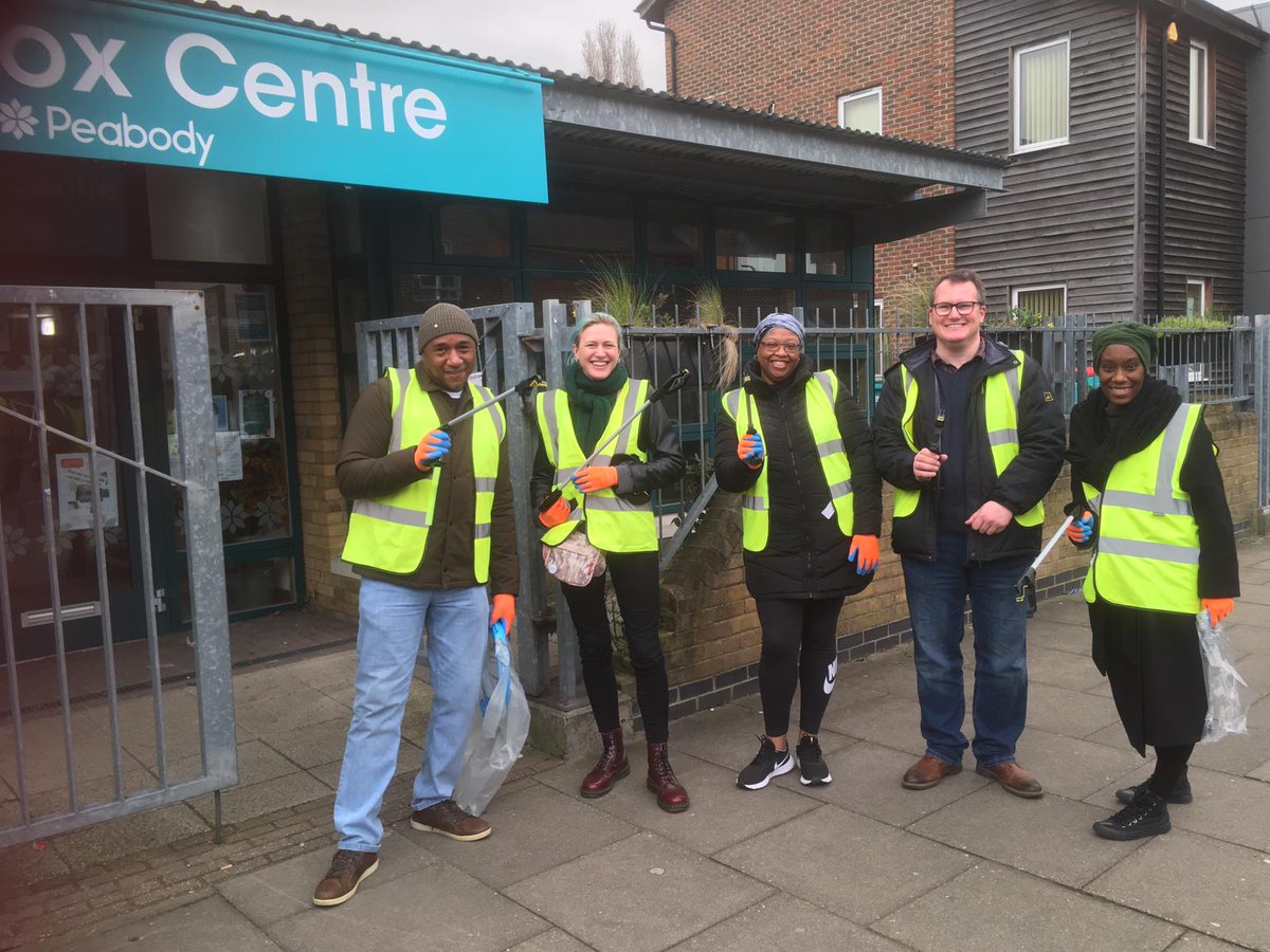 ElizabethBapti4's tweet photo. As part of #WFSpringClean22 our focus was on Chingford Hall Estate. A special thanks to all the volunteers from @PeabodyLDN. https://t.co/wCahwaVrZU