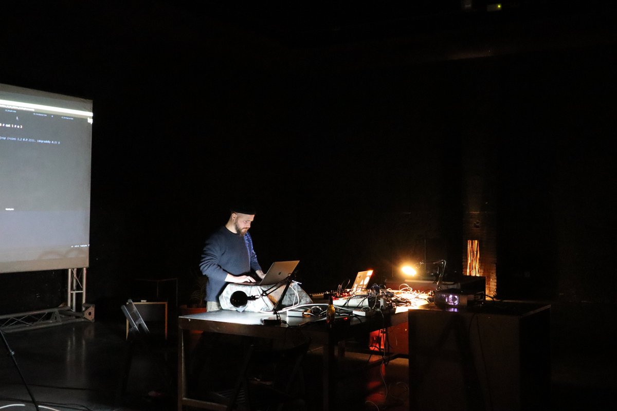 Hangar.org tweet media