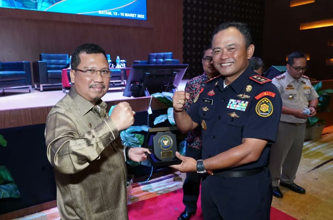 adin_psdkp's tweet photo. Hal ini supaya pelaksanaan pengawasan perizinan berusaha berbasis resiko khususnya pada kegiatan pengolahan hasil perikanan dapat diimplementasikan dengan baik sesuai aturan yang berlaku. https://t.co/xkf9Z7jrdg