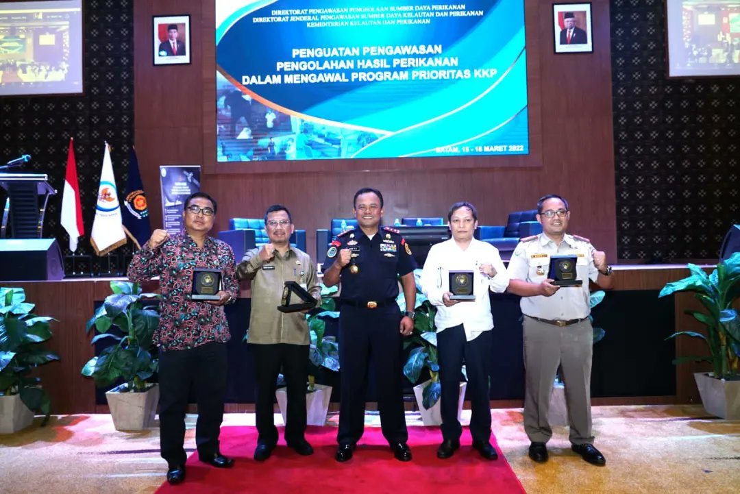 adin_psdkp's tweet photo. Hal ini supaya pelaksanaan pengawasan perizinan berusaha berbasis resiko khususnya pada kegiatan pengolahan hasil perikanan dapat diimplementasikan dengan baik sesuai aturan yang berlaku. https://t.co/xkf9Z7jrdg
