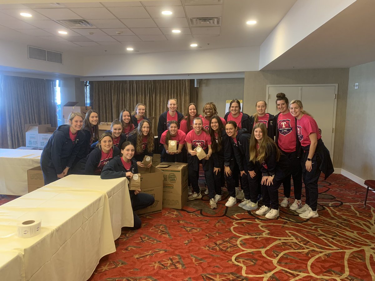 TrineWBB's tweet photo. Happy to assist @sisterfriendorg with packing care bags for women and girls in the Pittsburgh area! 

Final 4 tomorrow, but helping the local community today. 
#Final4 #d3hoops https://t.co/rCJkMrAvVU