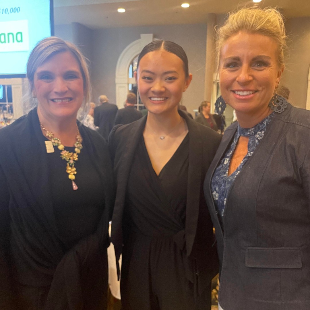 HCHSCougars's tweet photo. Holy Cross is proud to congratulate McKenzie Turner on being honored last night during the Salute to Catholic Schools Alumni Dinner! McKenzie was the HC recipient of the Father John H. Morgan Scholarship! #CROSSisBOSS https://t.co/0pVDj48TnA
