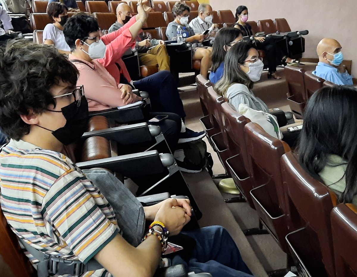 FinlayInstituto's tweet photo. Le presentamos a los participantes del Coloquio Patria el impacto y el logro de la #CienciaCubana con sus vacunas #COVID19. No fue magia fue gracias al esfuerzo de muchas personas, la base educativa de #Cuba y el apoyo de la @PresidenciaCuba, dice Yury Váldes del @FinlayInstituto https://t.co/wC9HvFn2O1