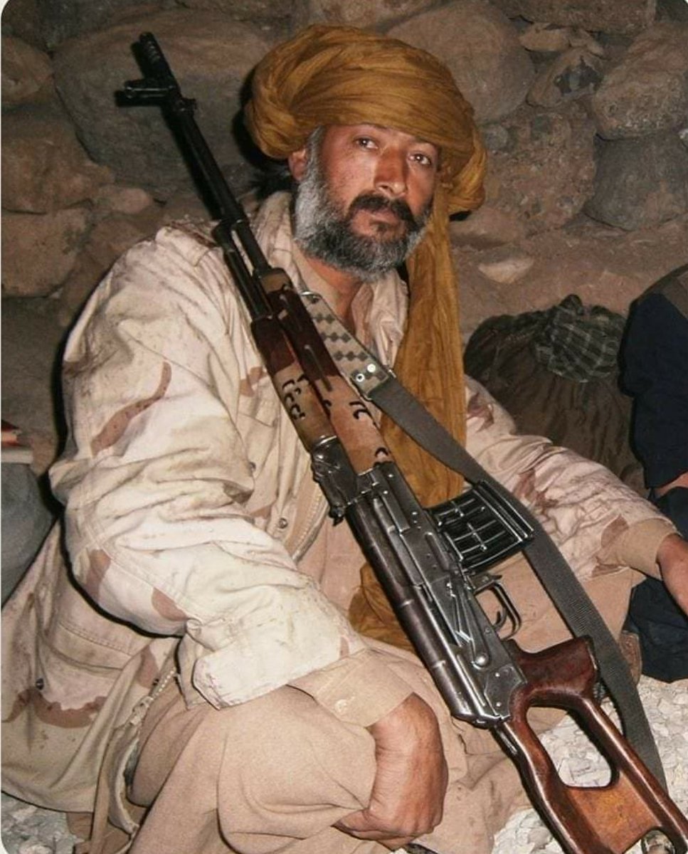 Zeerdanbaloch93's tweet photo. شہید حکیم بلوچ تاریخ شناس اور پیچیدگیوں کو جاننے کا نام تھا
آپ نے مشکل ترین وقت کو حوصلہ مندی سے سامنا کیا اور تنظیم کو بہتر سمت دینے ہمیشہ فکر گو تھے۔ یہ آپ کی سرزمین اور قوم سے حد نہایت وفاِ محبت تھی۔
#March16 https://t.co/FqYn50QTRW