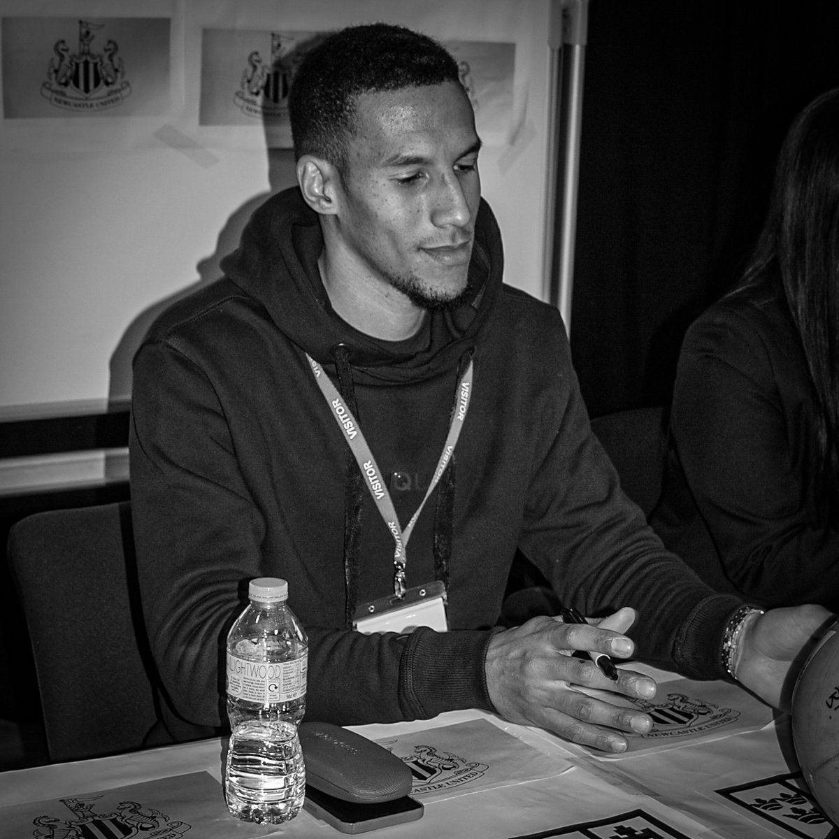 MardenHigh's tweet photo. Students got to meet @IsaacHayden65 of @NUFC this afternoon. He spoke to students about his life, education &amp; career, took part in a Year 9 Q&amp;A, had a tour of the school with student ambassadors &amp; stayed all afternoon to sign autographs &amp; take photos. Top man! #NUFC #CarpeDiem https://t.co/qzkzfASN7v