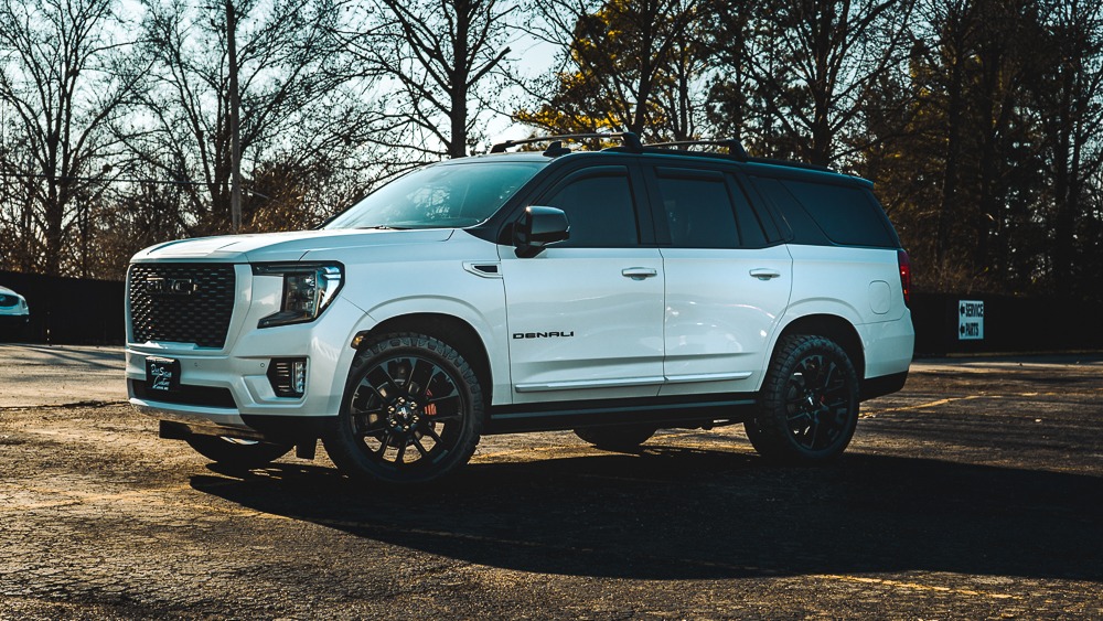 GMauthority's tweet photo. Taking Delivery Of A Custom Two-Tone 2022 GMC Yukon Denali: Video https://t.co/Qqq9klhOfM https://t.co/ketEOnM2y0