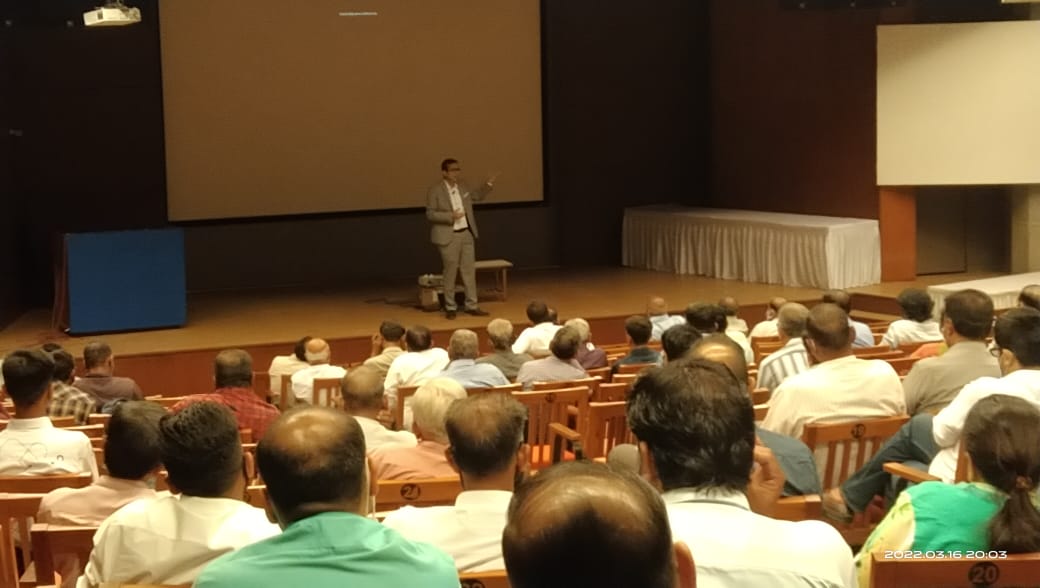 amitgrover2002's tweet photo. No matter whatever is the topic of the session. It ends with a discussion with crypto.
2 Interesting sessions in Ahmedabad.
#PsychologyOfSIP
#EquityFramework
@hdfcmf https://t.co/yXuXEyY5at