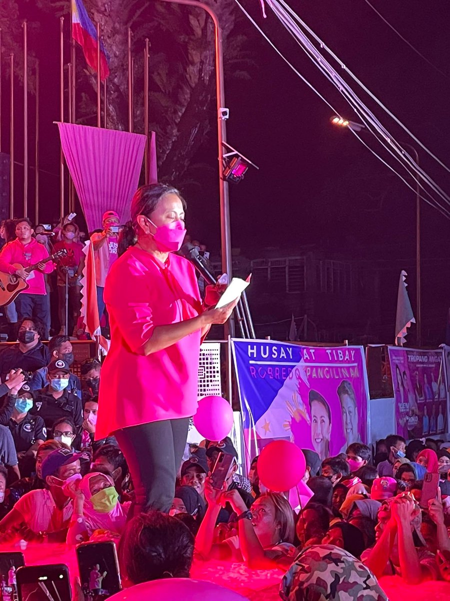 GerryCacanindin's tweet photo. Leni Robredo is the first presidential candidate to campaign in Basilan since Jovito Salonga visited the province in 1992. Walang maliit o malaking probinsiya, walang balwa-baluwarte. Lahat ay pantay-pantay sa pamumuni ng isang Leni Robredo. #BasilanIsPink https://t.co/BWWOlFH0oA