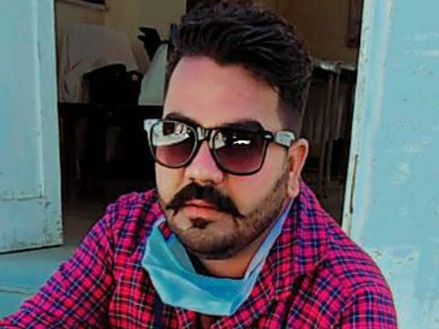 जितेंद्रपाल मेघवाल पाली (राजस्थान) में हेल्थवर्कर के रूप में जॉब करते थे। उनकी यह सुकून की जिंदगी स्वघोषित ऊंची जाति के गुंडों को पसंद नहीं आई।

कल शाम पीठ पीछे चाकुओं से 7 वार करके उनकी हत्या कर दी गई। हत्यारों पर कांग्रेस का संरक्षण है।