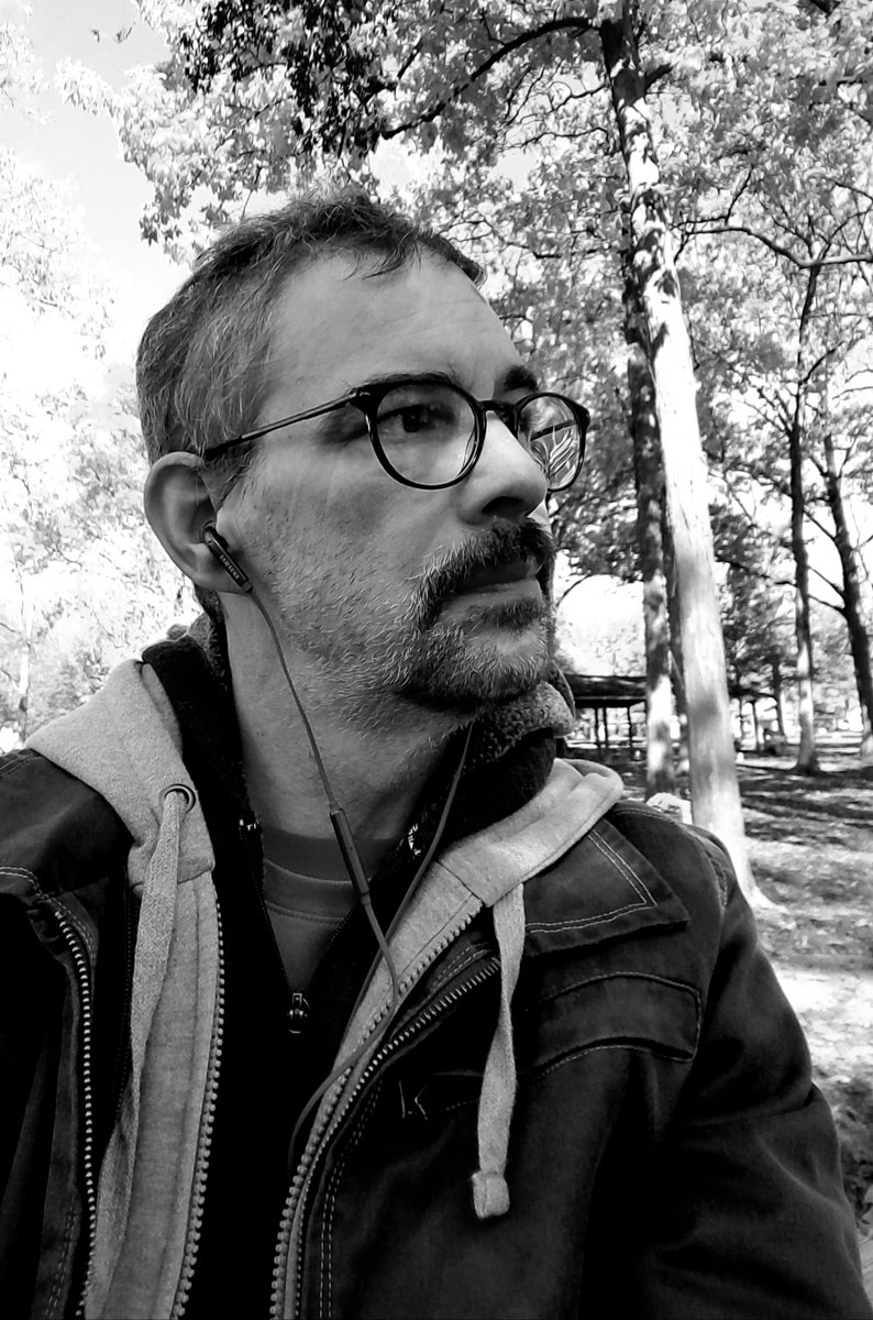 Lingraphica's tweet photo. Meet Bruce! He acquired #aphasia thru a traumatic brain injury #TBI He was riding his bike, flew off &amp; injured his head. He was given a <10% survival rate &amp; proved them wrong! Bruce loves music &amp; plays in 6 bands. He can't wait to share his story! #AphasiaAwareness #docuseries https://t.co/dZ4NUWHKCv