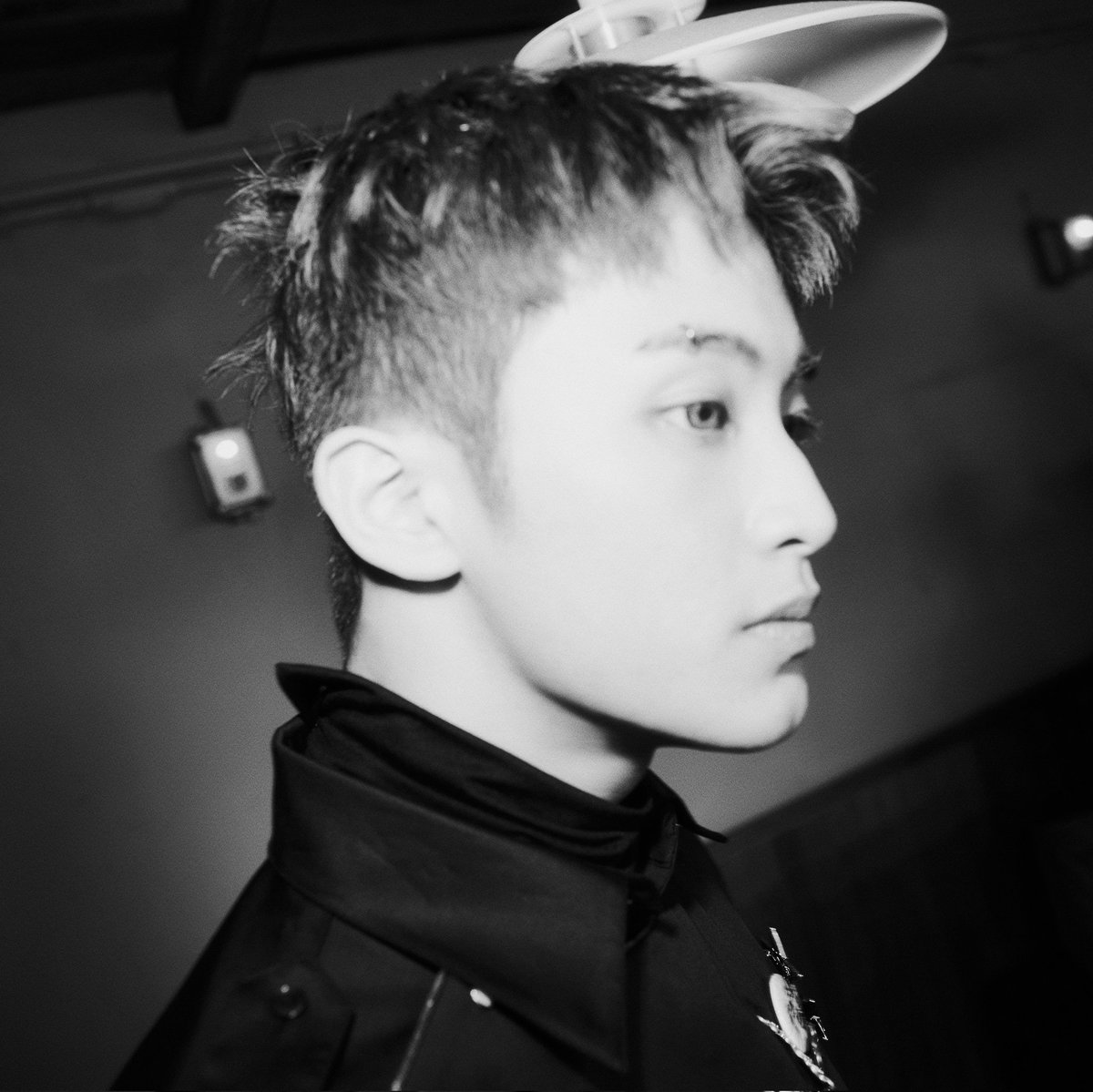 popstarmark's tweet photo. mark's slightly cleft chin https://t.co/AwdcoomaC2