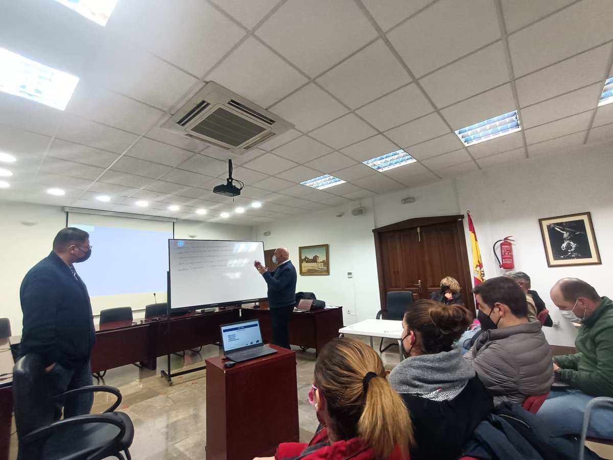 PadulViva's tweet photo. #Padul Vislumbrando el #Futuro con Decisión, Creatividad y Colaboración. El pasado viernes 11 de Marzo se celebro el Taller de #Diagnóstico #Participativo sobre #Retos, #Desafíos y #Oportunidades en el ámbito económico con la participación de emprearixs del municipio @AytoPadul https://t.co/v5MSlChdYv
