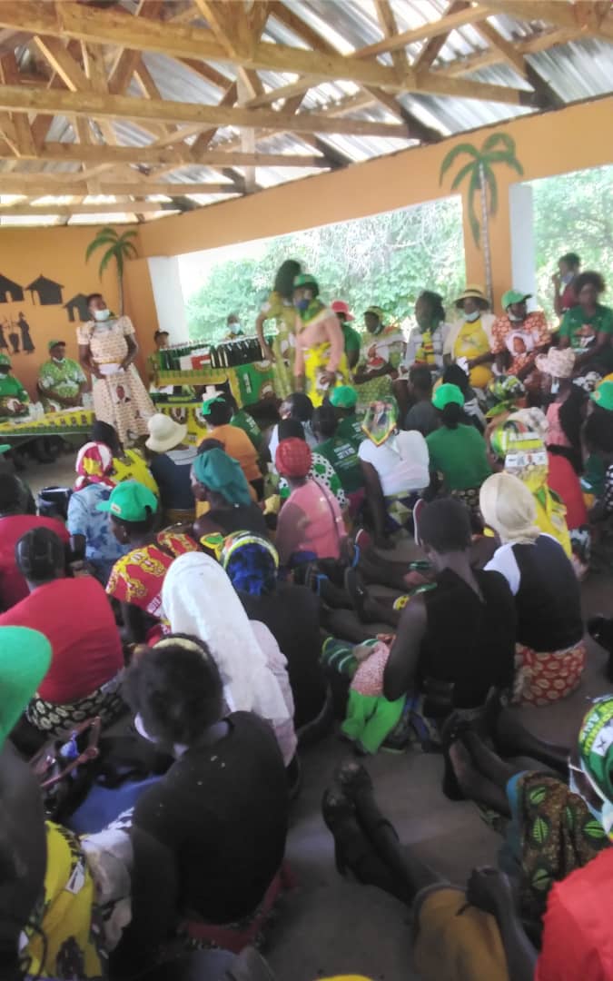 womensbankzim's tweet photo. Zimbabwe Women's Microfinance Bank finances and supports women in detergents making, sanitisers, cordial drinks in Binga #Creatingawomanwithpower https://t.co/CVLXb9FWSg