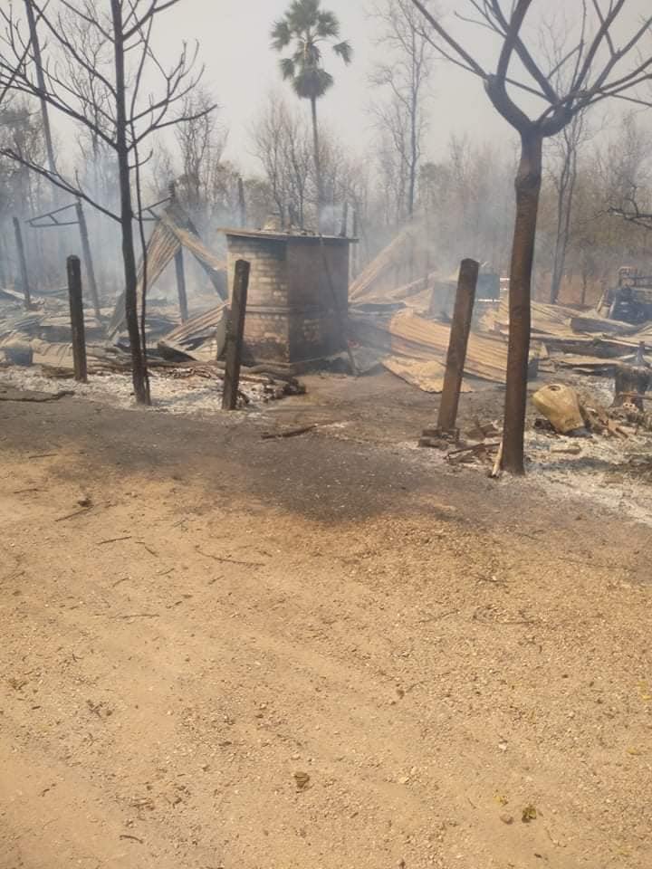 nslwin's tweet photo. #MyanmarMilitaryTerrorists have been stationed in Ban Bwe Thang Zin village in Yinmabin Township, Sagaing Region, for more than 20 days. They arrested a man from Ban Bwe Thang Zin village, another man from Letpan village and a woman from Gway Chaung village on March 15. 1/3 https://t.co/lGyM6i7NWV