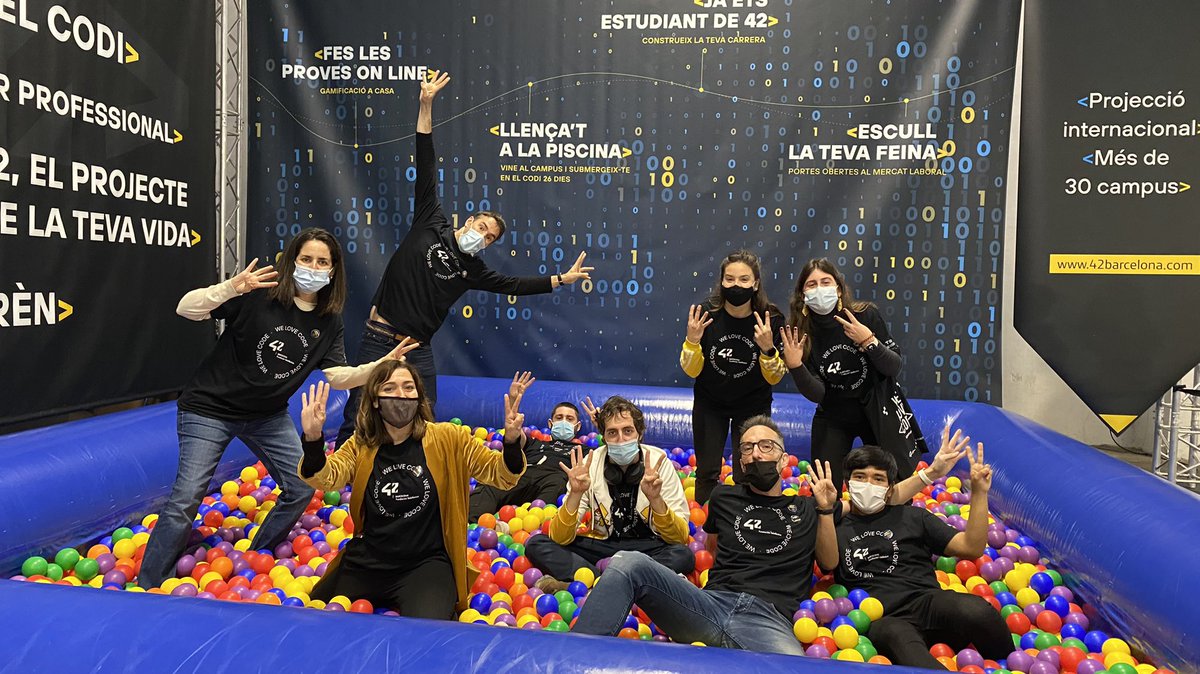 luismicrack's tweet photo. Hoy en el @saloensenyament en @Fira_Barcelona con el proyectazo y el equipazo @42BarcelonaFTef @generalitat @barcelonactiva ¿te lanzas a la piscina? https://t.co/nNZfFHF6xW https://t.co/WzPcIJ3Kcj