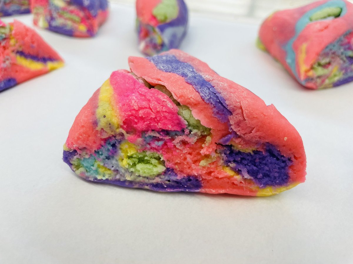 Diiimeco's tweet photo. Creating a rainbow in the kitchen requires planning, cooperation and collaboration. Our #culinary students followed directions and applied what they learned in class to achieve these beauties 💎🌈💕 #BakeryQuality #CoopTech #WeAreFamily #Brooklyn 🙌🏽✨🚀🪐💫 https://t.co/Mx2VrhjNgM