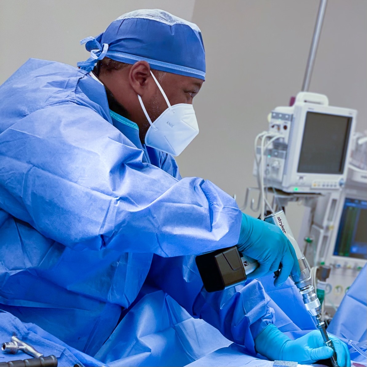 CornerLoc's tweet photo. Great case with Dr. Ramoun Jones at The Pain Center in Arizona. With minimal surgical invasiveness, the #CornerLoc #SIJoint Fusion System has been specifically designed to achieve optimal stabilization and #fusion potential. Visit https://t.co/vwVlJ7jNRd to learn more! https://t.co/wNrxDlna0R