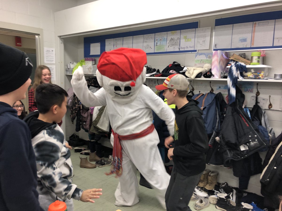 Bonjour Bonhomme Carnaval! Nous célébrons notre semaine de la francophonie. Students are excited to be celebrating French Week! #wearecbe ⁦<a href="/yyCBEdu/">Calgary Board of Education</a>⁩