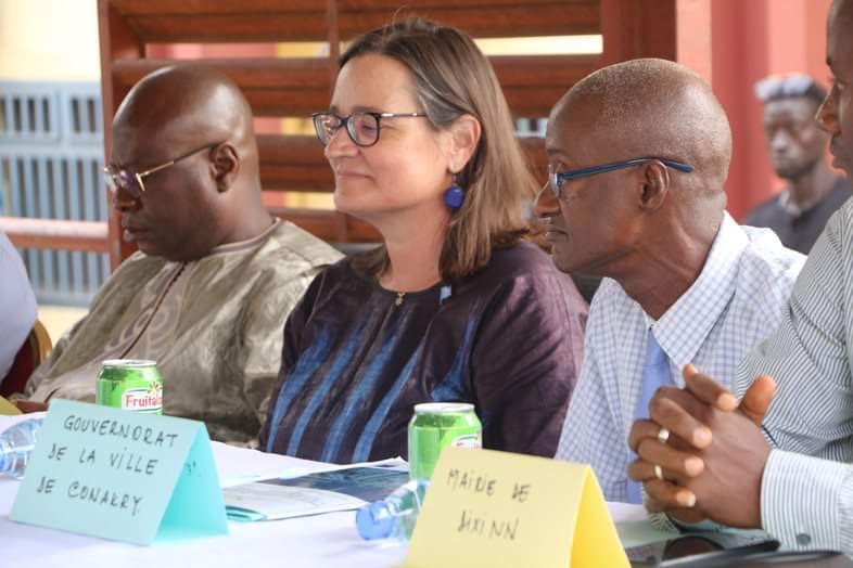 OIMGuinee's tweet photo. Matoto a abrité la cérémonie de remise officielle des centres de prestations NTIC. L’initiative Financée par 🇪🇺, 60 jeunes guinéens(40 migrants de retour) désormais entrepreneurs, reçoivent les encouragements du Maire Mamadouba Tos Camara et la Cheffe de Mission @FonsecaIOM https://t.co/PM8THcD5Mt