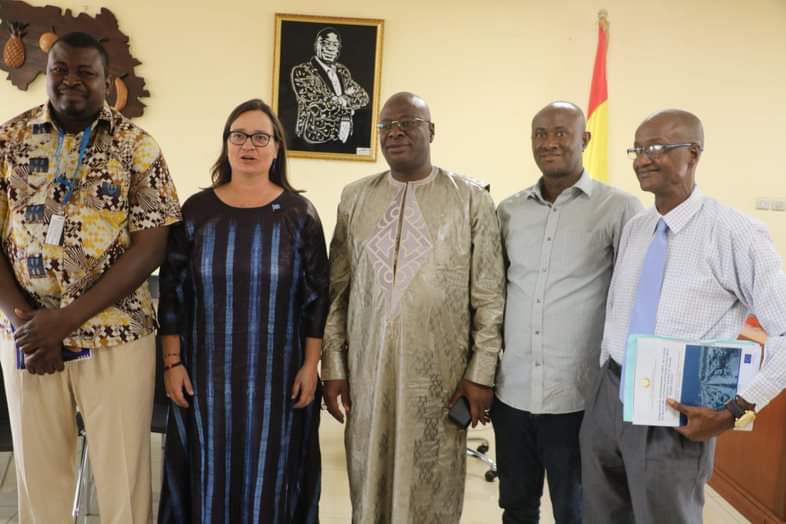 OIMGuinee's tweet photo. Matoto a abrité la cérémonie de remise officielle des centres de prestations NTIC. L’initiative Financée par 🇪🇺, 60 jeunes guinéens(40 migrants de retour) désormais entrepreneurs, reçoivent les encouragements du Maire Mamadouba Tos Camara et la Cheffe de Mission @FonsecaIOM https://t.co/PM8THcD5Mt