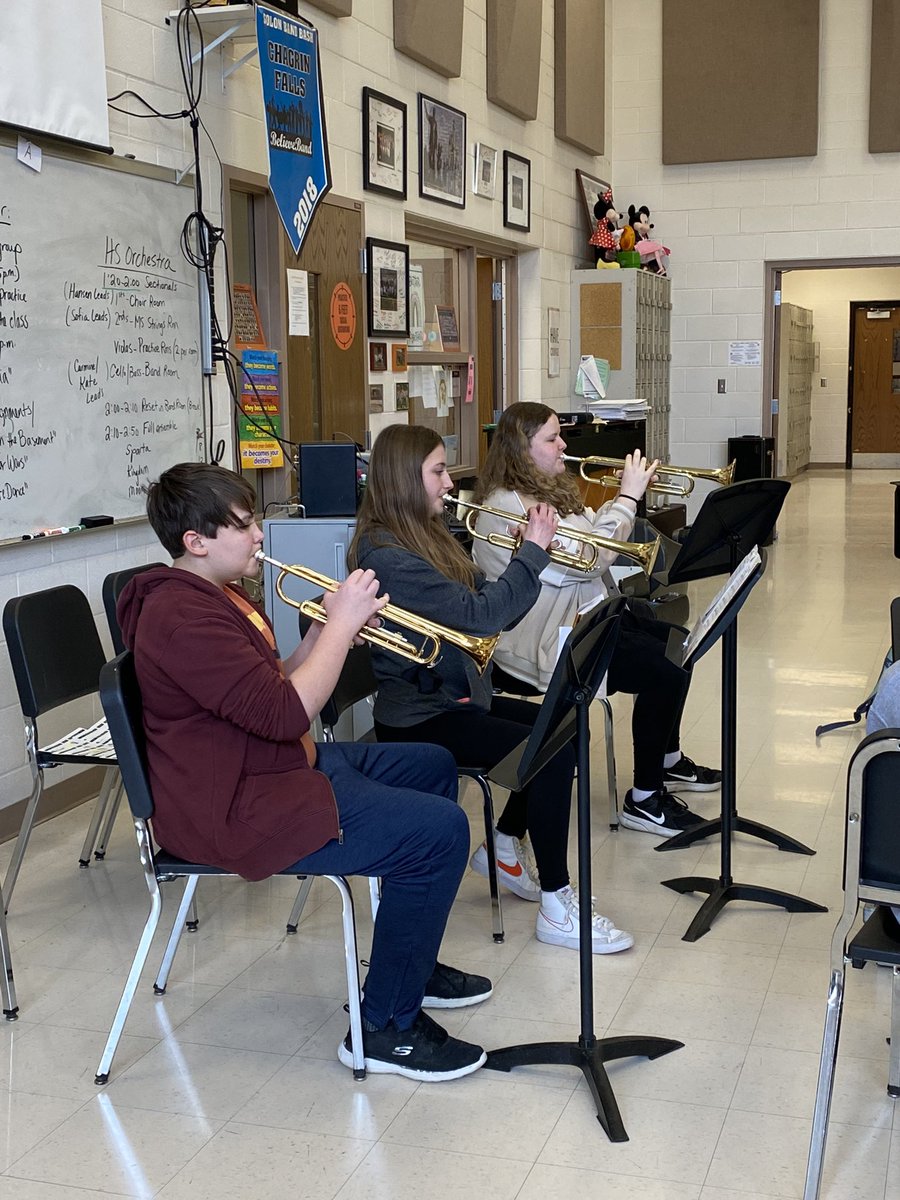 CFEVSBand's tweet photo. The 8th grade band had some fun performing in chamber groups with one another yesterday! #cfevscourage @CFMusicLovers @Chagrin_Schools https://t.co/tP02OgaFYu