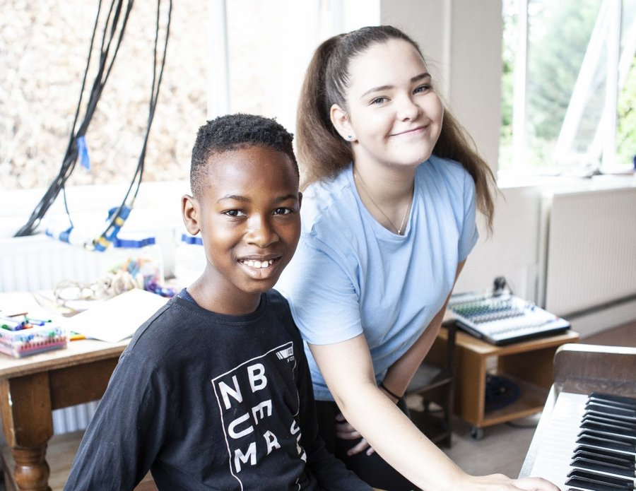 We're only just launched, and there's already more than 200 signatures on our petition! Huge thanks to everyone who's signed🙏🙏
Add your name to make a real difference to the lives of young people who have a parent with a mental illness
petition.parliament.uk/petitions/6085…