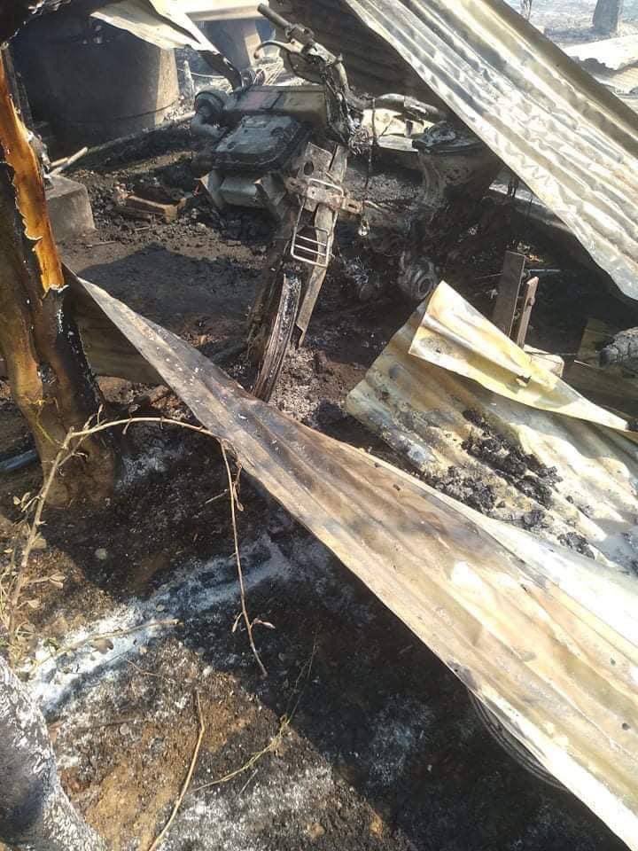 alin_phyu's tweet photo. On Mar15,SAC stationed in Yinmarpin Tsp,abducted &amp; killed a man from BanBweThangZin village,a man from Letpan village,&amp; a lady from GweChaung village,who had been held captive for more than 20 days. #2022Mar16Coup #US_SanctionMOGE  #WhatsHappeningInMyanmar https://t.co/7jzg2KqLaK