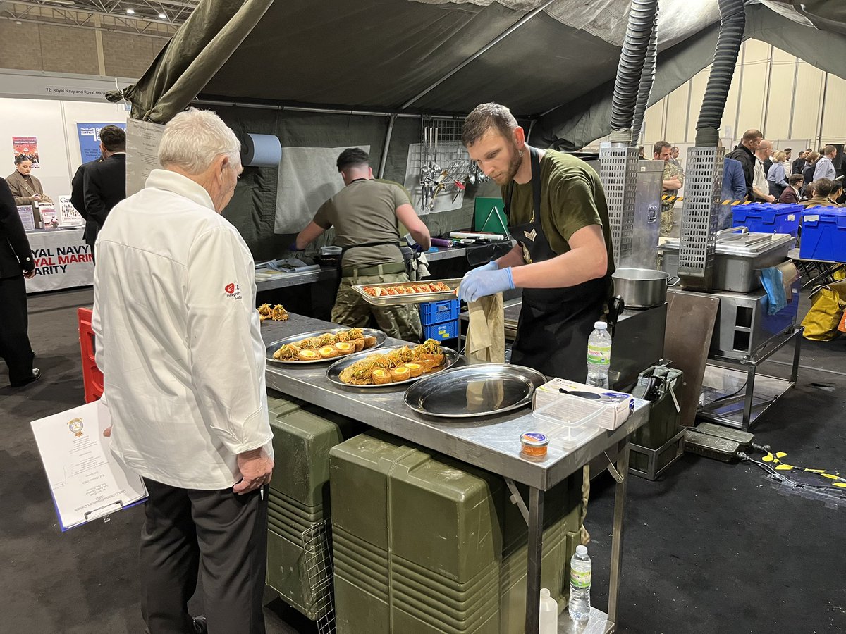 Regulars and Reserves from <a href="/RAF_Wittering/">RAF Wittering</a> working side by side as #A4ForceElements 3 Mobile Catering Squadron and @504Squadron take on the Defence Engagement Challenge at #ExerciseJointCaterer22 raf.mod.uk/our-organisati…