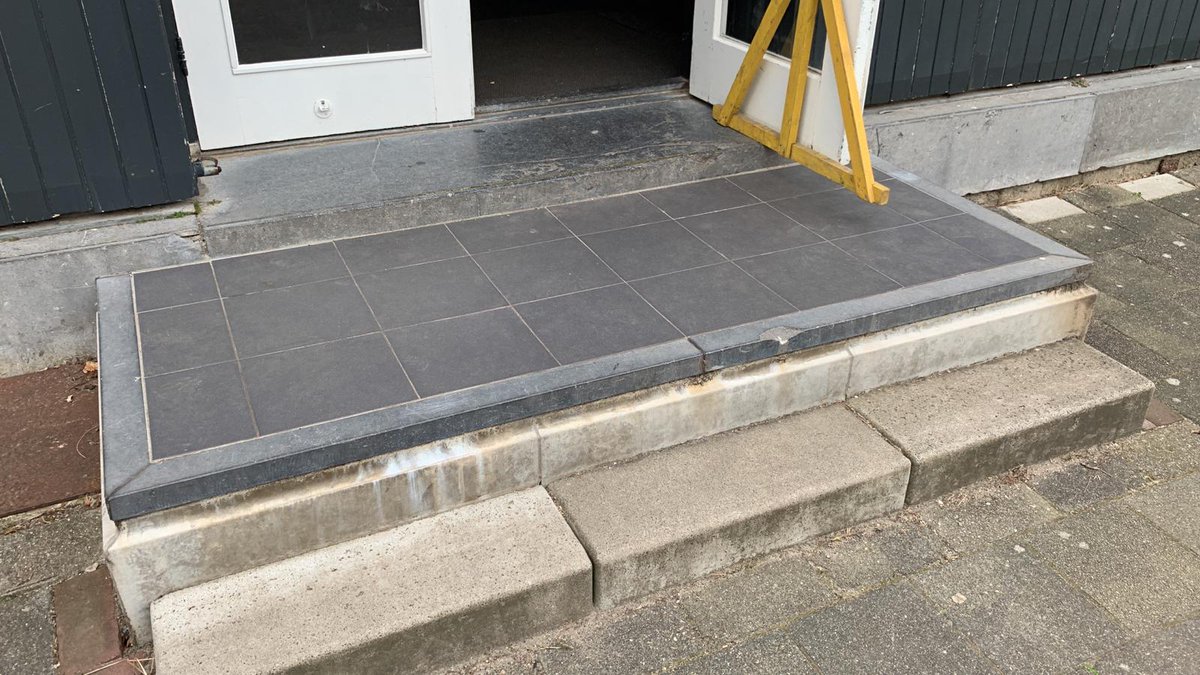 MosjeH's tweet photo. @PieterVerhoeve Stemmen in Gouda, voor iedereen, ook gehandicapten met rollator, rolstoel of voor blinden. Columbuslaan! https://t.co/axjOnCWxR4
