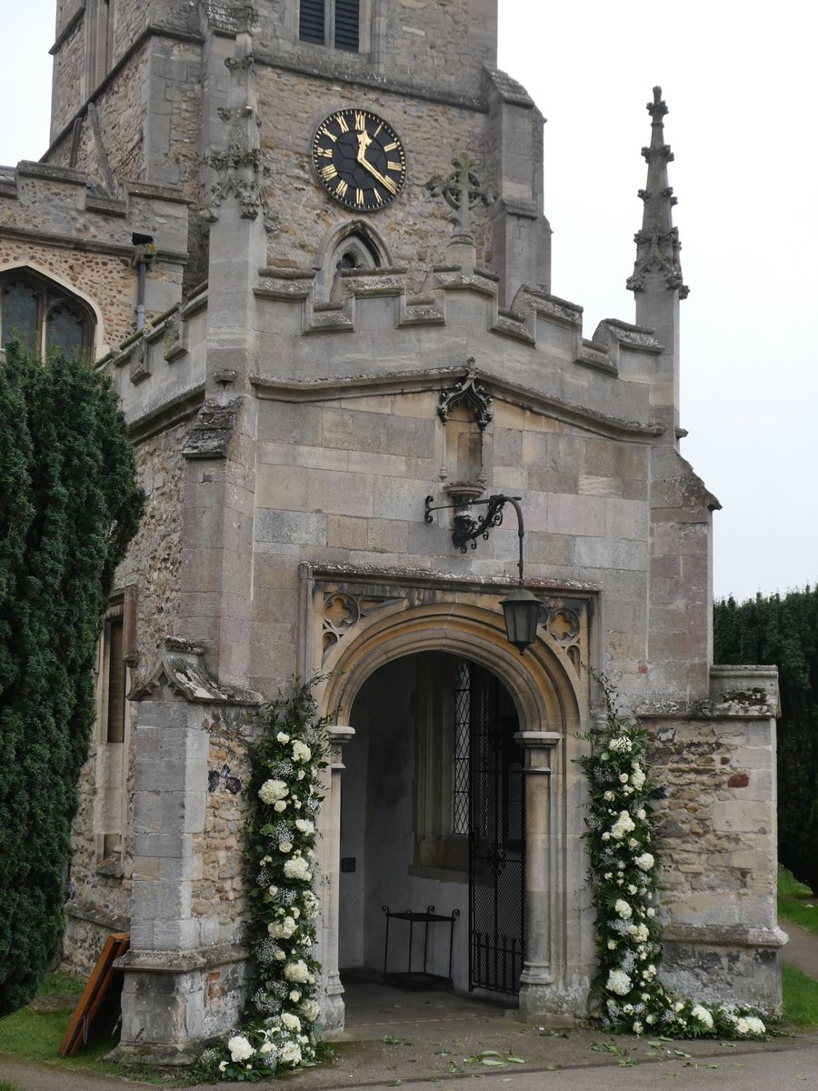 mutley7781's tweet photo. 👀 St Andrew’s church, #Chesterton #Cambridge
The florists are busy preparing for a wedding -
🤞 for Springlike weather for the bride & groom - 6 days of
🌞🌞🌞🌞🌞🌞is the weather forecast!
#SpringInChurches https://t.co/0qzgasFKQB