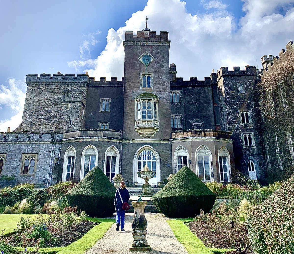 TozerAmber's tweet photo. I had the amazing chance to go visit @powderhamcastle yesterday! The blend of medieval, Georgian and Victorian architecture is stunning. Such a beautiful site, with a passionate history- right on our doorstep! #Powderham #Devon #MedievalCastle https://t.co/326Y8J9jSH